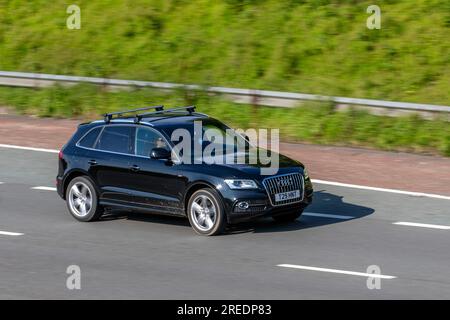 2016 Noir Audi Q5 S Line + TDI Quattro Auto TDI 258 Quattro S Tronic Auto Start / Stop car SUV Diesel 2967 cc ; voyageant à grande vitesse sur l'autoroute M6 dans le Grand Manchester, Royaume-Uni Banque D'Images