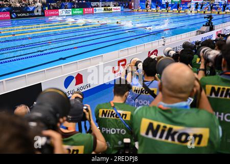 Fukuoka, Japon. 27 juillet 2023. Les athlètes nagent lors de la finale de médaillés individuels du 200m hommes aux Championnats du monde de natation à Fukuoka, Japon, le 27 juillet 2023. Crédit : Zhang Xiaoyu/Xinhua/Alamy Live News Banque D'Images