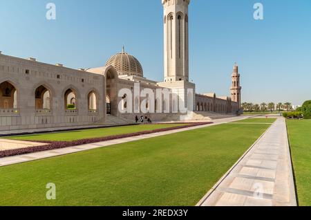 Jardins de la Grande Mosquée du Sultan Qaboos à Mascate, Oman, Moyen-Orient Banque D'Images
