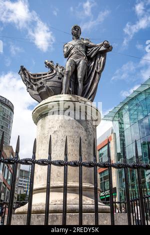 Statue d'Horatio Nelson devant le centre commercial Bullring à Birmingham, West Midlands, Royaume-Uni, le 23 juillet 2023 Banque D'Images