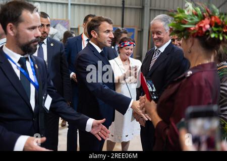 Port Vila, Vanuatu. 27 juillet 2023. Le président français Emmanuel Macron rencontre la communauté française à Port Vila le 27 juillet 2023. Photo de Raphael Lafargue/ABACAPRESS.COM crédit : Abaca Press/Alamy Live News Banque D'Images