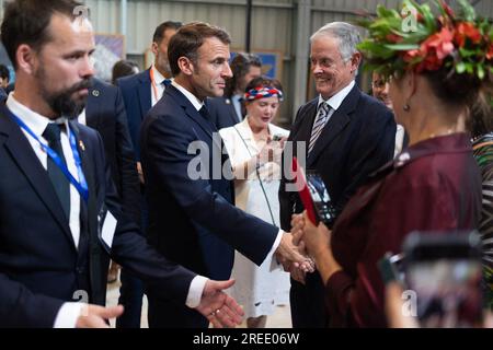 Port Vila, Vanuatu. 27 juillet 2023. Le président français Emmanuel Macron rencontre la communauté française à Port Vila le 27 juillet 2023. Photo de Raphael Lafargue/ABACAPRESS.COM crédit : Abaca Press/Alamy Live News Banque D'Images