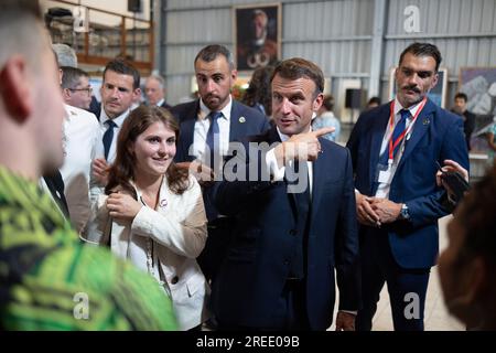 Port Vila, Vanuatu. 27 juillet 2023. Le président français Emmanuel Macron rencontre la communauté française à Port Vila le 27 juillet 2023. Photo de Raphael Lafargue/ABACAPRESS.COM crédit : Abaca Press/Alamy Live News Banque D'Images