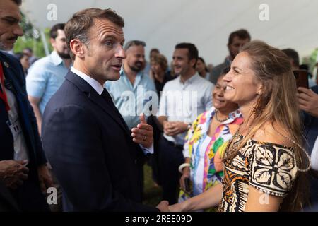 Port Vila, Vanuatu. 27 juillet 2023. Le président français Emmanuel Macron rencontre la communauté française à Port Vila le 27 juillet 2023. Photo de Raphael Lafargue/ABACAPRESS.COM crédit : Abaca Press/Alamy Live News Banque D'Images