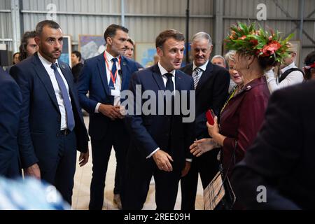 Port Vila, Vanuatu. 27 juillet 2023. Le président français Emmanuel Macron rencontre la communauté française à Port Vila le 27 juillet 2023. Photo de Raphael Lafargue/ABACAPRESS.COM crédit : Abaca Press/Alamy Live News Banque D'Images