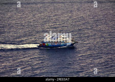 Espagne, Loret de Mar - 2 octobre 2017 : le voyage en bateau part de la plage Costa Brava Banque D'Images