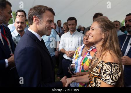 Port Vila, Vanuatu. 27 juillet 2023. Le président français Emmanuel Macron rencontre la communauté française à Port Vila le 27 juillet 2023. Photo de Raphael Lafargue/ABACAPRESS.COM crédit : Abaca Press/Alamy Live News Banque D'Images