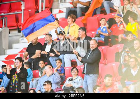 Kalmar, Suède. 27 juillet 2023. Les supporters de Pyunik avant l'UEFA Europa Conference League, deuxième tour de qualification en première manche, entre Kalmar FF et FC Pyunik à Kalmar Arena (Guldfågeln Arena) à Kalmar, Suède le 27 juillet 2023. Photo : Patric Soderstrom/TT/Kod 10760 crédit : TT News Agency/Alamy Live News Banque D'Images