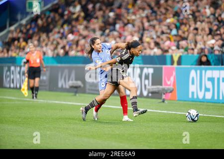 Sydney, Australie. 23 juillet 2023. Kadidiatou Diani (11 France) et Tierney Wiltshire (19 Jamaïque) vus en action lors du match de football du groupe F de la coupe du monde féminine de la FIFA 2023 entre la France et la Jamaïque au Sydney football Stadium de Sydney. (Photo de Patricia Pérez Ferraro/SOPA Images/Sipa USA) crédit : SIPA USA/Alamy Live News Banque D'Images