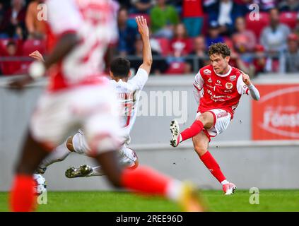 Kalmar, Suède. 27 juillet 2023. Jacob Trenskow (R) de Kalmar marque le but d'ouverture lors de l'UEFA Europa Conference League, deuxième tour de qualification, entre Kalmar FF et FC Pyunik au Kalmar Arena (Guldfågeln Arena) à Kalmar, Suède, le 27 juillet 2023. Photo : Patric Soderstrom/TT/Kod 10760 crédit : TT News Agency/Alamy Live News Banque D'Images