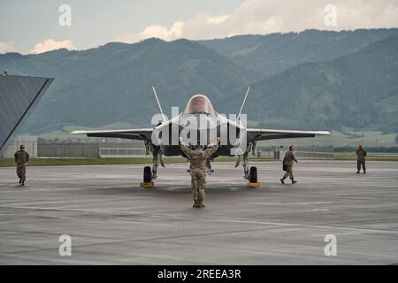 Un F-35a Lightning II de la 158th Fighter Wing de la Vermont Air National Guard atterrit en Autriche, le 16 juin 2023. Photo du maître sergent Ryan Campbell Banque D'Images