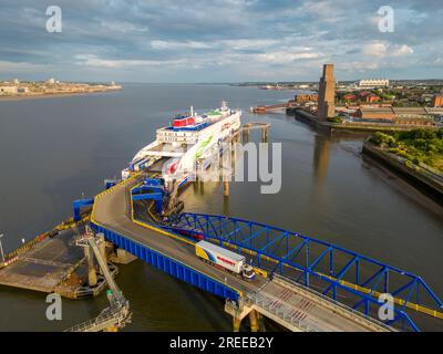 Ferry Stena Line déchargeant du fret au terminal 12 Quays, Birkenhead, Wirral, Angleterre Banque D'Images