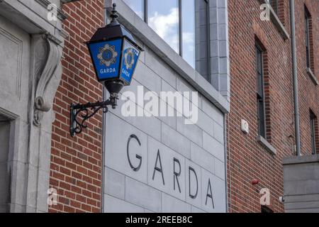 Panneau Garda à l'extérieur des stations Athlone Garda Banque D'Images