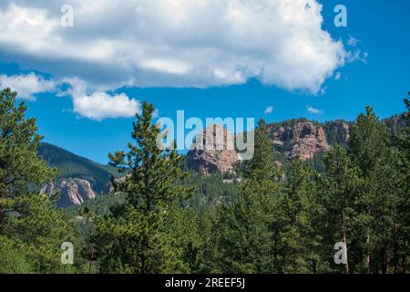 Le Staunton State Park du Colorado offre un programme de chaise de piste qui permet aux personnes handicapées d'utiliser les sentiers de randonnée dans cette partie des montagnes Rocheuses. Banque D'Images