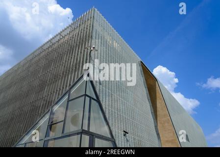 VARSOVIE, POLOGNE - 14 MAI 2022 : vue extérieure au Musée POLIN de l'histoire des Juifs polonais. Banque D'Images