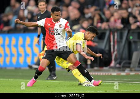ROTTERDAM -(lr) Marcos Lopez de Feyenoord, Gerard Moreno de Villarreal Club de Fubol lors du match amical entre Feyenoord et Villareal CF au Feyenoord Stadion de Kuip le 27 juillet 2023 à Rotterdam, pays-Bas. ANP GERRIT VAN KOLOLEN Banque D'Images