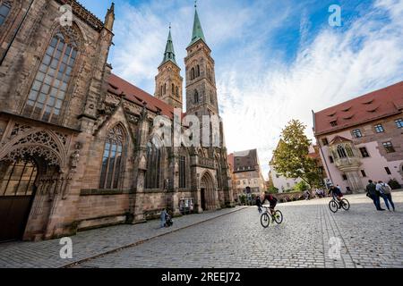 St. Lawrence Protestant Church, Lorenzer Platz, Vieille ville, Nuremberg, moyenne-Franconie, Bavière, Allemagne Banque D'Images