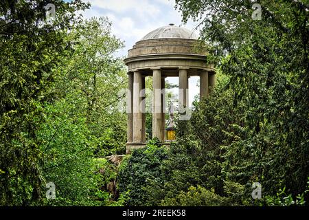 Woerlitzer Park, Temple de Vénus derrière des arbres Banque D'Images