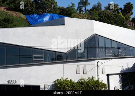 Culver City, Californie, États-Unis. 19 avril 2023. Logement à l'architecture moderne à Baldwin Hills Scenic Overlook. (Image de crédit : © Taidgh Barron/ZUMA Press Wire) USAGE ÉDITORIAL SEULEMENT! Non destiné à UN USAGE commercial ! Banque D'Images