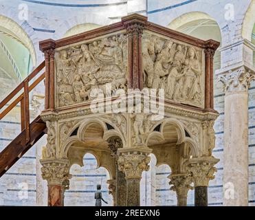 Détail de chaire en marbre avec la Nativité de Jésus et l'adoration des Mages, Hercule, sculpteur Nicola Pisano, 1259-60, gothique, Baptistère, Battistero Banque D'Images