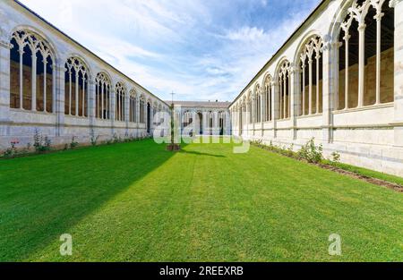 Vue sur la cour intérieure, Camposanto monumentale, place des miracles, Piazza dei Miracoli aussi Campo dei Miracoli, Piazza del Duomo, Pise, Toscane Banque D'Images