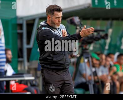 Budapest, Hongrie. 27 juillet 2023. Stephen Bradley, entraîneur-chef des Shamrock Rovers réagit lors du match de première étape du deuxième tour de qualification de l'UEFA Europa Conference League entre le Ferencvarosi TC et les Shamrock Rovers au Groupama Arena le 27 juillet 2023 à Budapest, Hongrie. Crédit : Laszlo Szirtesi/Alamy Live News Banque D'Images