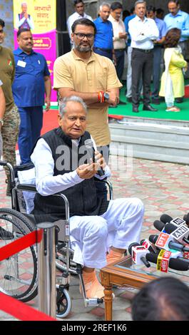 Jaipur, Inde. 27 juillet 2023. Le ministre en chef du Rajasthan Ashok Gehlot s'adresse à une conférence de presse à sa résidence de Jaipur. (Photo Sumit Saraswat/Pacific Press) crédit : Pacific Press Media production Corp./Alamy Live News Banque D'Images