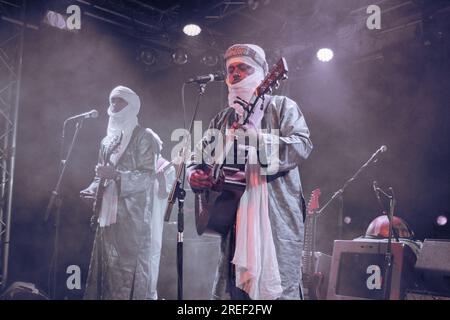 Tinariwen (groupe touareg du Mali-Algérie) interprétant leur blues du désert en concert à Stockholm en juillet 2023 Banque D'Images