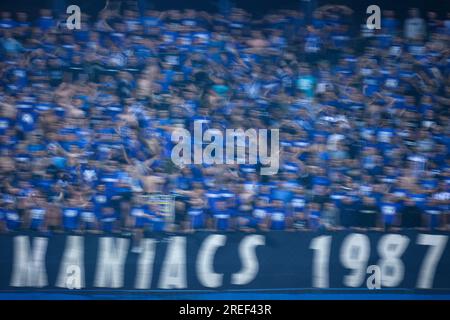 Les maniaques, fans de Zeljeznicar, lors du deuxième tour de qualification de l'UEFA Europa Conference League, le premier match entre Zeljeznicar et Neftci au stade Grbavica le 27 juillet 2023 à Sarajevo, en Bosnie-Herzégovine. Photo : Armin Durgut/PIXSELL crédit : Pixsell/Alamy Live News Banque D'Images