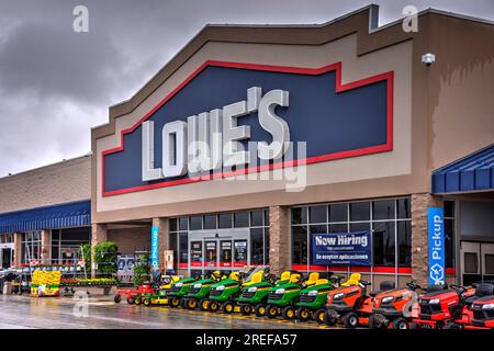 Springfield, Missouri - 20 mars 2019 : Lowe's Home Improvement, une chaîne américaine de magasins de rénovation domiciliaire aux États-Unis, au Canada et au Mexique. Banque D'Images