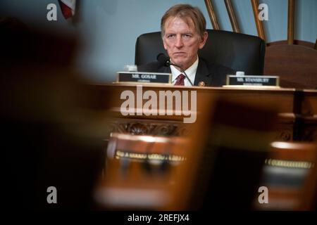 Comité de la Chambre des communes sur les ressources naturelles | Président du sous-comité de surveillance et d'enquêtes le représentant des États-Unis Paul A. Gosar (républicain de l'Arizona) préside un comité de la Chambre des communes sur les ressources naturelles | audience du sous-comité de surveillance et d'enquêtes intitulée « examen des obstacles à l'accès : Problèmes continus liés à l'expérience des visiteurs dans les parcs nationaux des Amériques dans l'édifice Longworth House à Washington, DC, le jeudi 27 juillet 2023. Crédit : Rod Lamkey/CNP/MediaPunch Banque D'Images