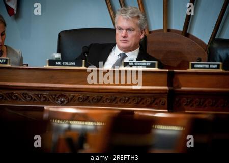 Washingon, États-Unis. 27 juillet 2023. Le représentant des États-Unis Mike Collins (Républicain de Géorgie) préside une audience du sous-comité de surveillance et d'enquête du Comité des ressources naturelles de la Chambre intitulée « examen des obstacles à l'accès : problèmes d'expérience des visiteurs dans les parcs nationaux des Amériques » dans le Longworth House Office Building à Washington, DC, États-Unis, jeudi 27 juillet, 2023. Photo de Rod Lamkey/CNP/ABACAPRESS.COM crédit : Abaca Press/Alamy Live News Banque D'Images