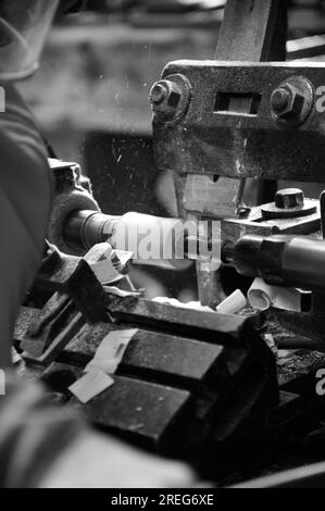 Équipement métallique à l'usine Stott Park Bobbin à Ulverston, une attraction touristique bien connue du Lake District. Banque D'Images