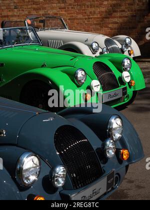 Three plus six Morgans exposé au Sunday Scramble de Bicester Heritage, qui a eu lieu en avril 2022 à Bicester, Oxfordshire, Royaume-Uni Banque D'Images