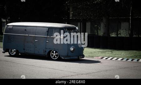 Campervan VW classique au Bicester Heritage Sunday Scramble - Bicester, Oxfordshire, Royaume-Uni Banque D'Images