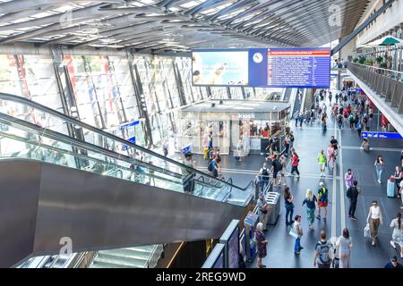 Intérieur de la gare de Lucerne (Bahnhof Luzern), Zentralstrasse, ville de Lucerne (Luzern), Lucerne, Suisse Banque D'Images