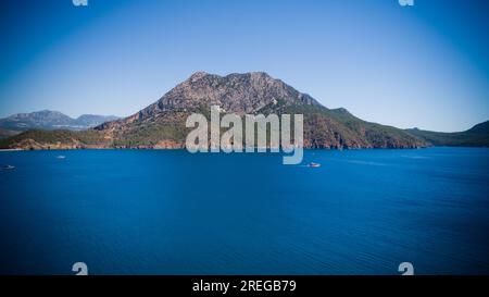 Antalya Turquie Suluada est l'une des plus belles destinations en Adrasan accessible uniquement par bateau. À l'intérieur de l'île, il y a une source d'eau douce. Banque D'Images