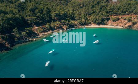 Antalya Turquie Suluada est l'une des plus belles destinations en Adrasan accessible uniquement par bateau. À l'intérieur de l'île, il y a une source d'eau douce. Banque D'Images