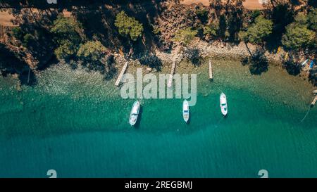 Antalya Turquie Suluada est l'une des plus belles destinations en Adrasan accessible uniquement par bateau. À l'intérieur de l'île, il y a une source d'eau douce. Banque D'Images