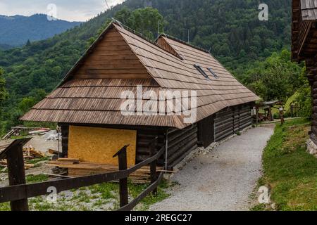 Maison ancienne dans le village de Vlkolinec dans les montagnes Nizke Tatry, Slovaquie Banque D'Images