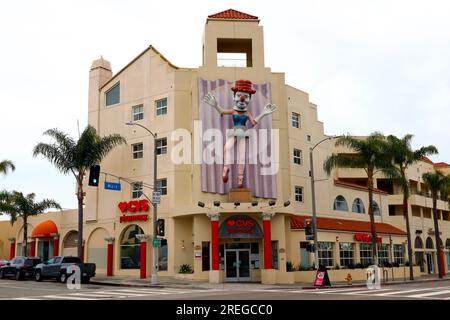 Venice (Los Angeles), Californie : CLOWNERINA The Giant Ballerina Clown of Venice par Jonathan Borofsky à l'intersection de Rose Ave et main Street Banque D'Images