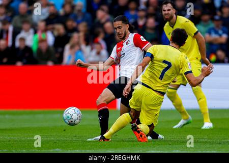 27-07-2023 : Sport : Feyenoord vs Villarreal (amical) ROTTERDAM, PAYS-BAS - JUILLET 27 : Ramiz Zerrouki (Feyenoord Rotterdam) et Gerard Moreno (Villa Banque D'Images