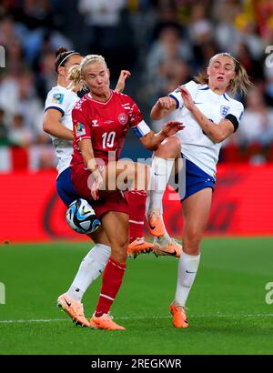 Le Danois Pernille Harder (à gauche) et l'Anglais Georgia Stanway s'affrontent pour le ballon lors de la coupe du monde féminine de la FIFA 2023, match du groupe D au stade de football de Sydney à Moore Park, en Australie. Date de la photo : Vendredi 28 juillet 2023. Banque D'Images