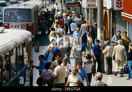 Istanbul Turquie foule dans la rue Banque D'Images