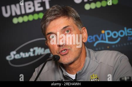 Charleroi, Belgique. 28 juillet 2023. L'entraîneur-chef de Charleroi Felice Mazzu photographié lors d'une conférence de presse de l'équipe belge de football Sporting Charleroi, vendredi 28 juillet 2023 à Charleroi, pour discuter du début de la compétition nationale. BELGA PHOTO VIRGINIE LEFOUR crédit : Belga News Agency/Alamy Live News Banque D'Images