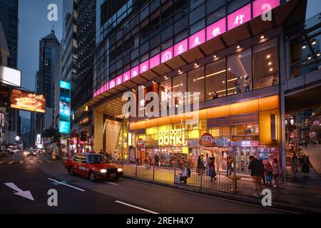 Hong Kong, Chine - 24 avril 2023 : avant du magasin « Don Donki », un magasin japonais discount situé au Central Banque D'Images