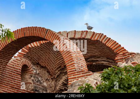 Site archéologique, détails architecturaux, vestiges antiques de la vieille ville de Nessebar, station balnéaire de la mer Noire, Balkans, Bulgarie Banque D'Images