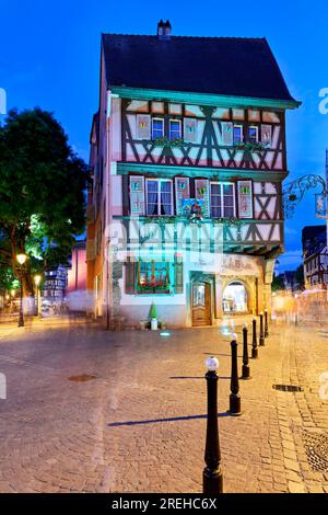 Colmar Alsace France. Route des vins d'Alsace. Les maisons à ossature de bois dans la vieille ville Banque D'Images