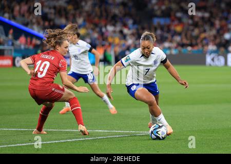 28 juillet 2023 ; Sydney football Stadium, Sydney, NSW, Australie : coupe du monde féminine de football Groupe D, Angleterre contre Danemark ; Lauren James d'Angleterre affronte Janni Thomsen du Danemark Banque D'Images