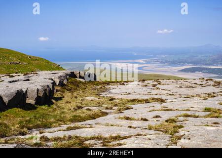 Vue ouest sur l'estuaire Afon Glaslyn et Portmadog de Diffwys sur la voie cambrienne dans les Rhinogs dans le parc national de Snowdonia. Trawsfynydd Gwynedd pays de Galles Banque D'Images